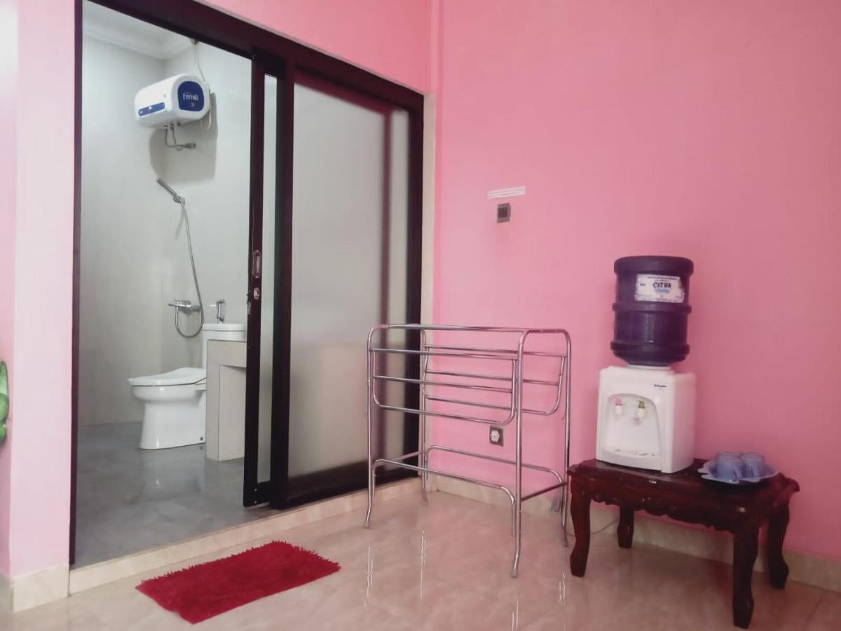 Almira Homestay Jambi Extérieur photo