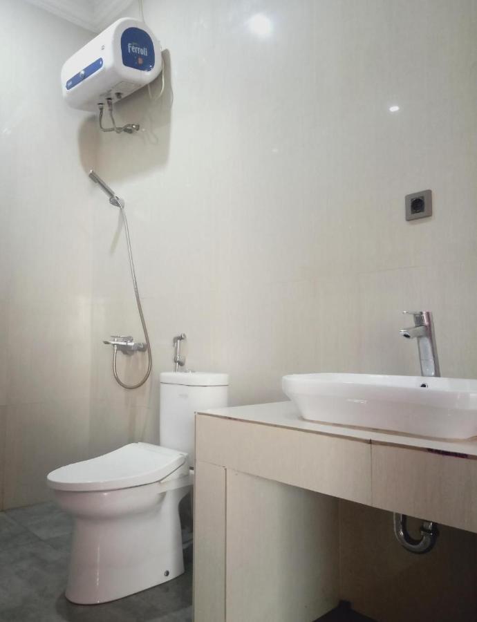 Almira Homestay Jambi Extérieur photo