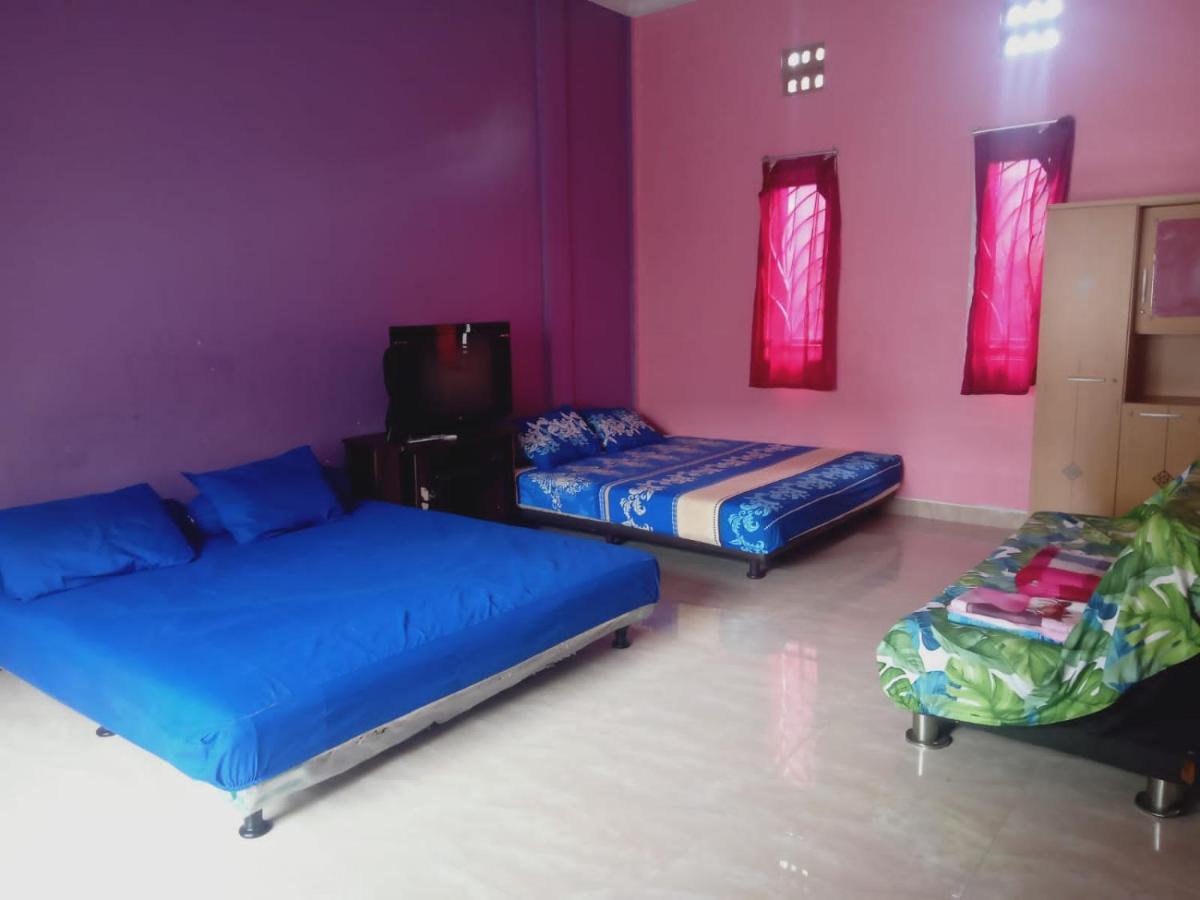 Almira Homestay Jambi Extérieur photo