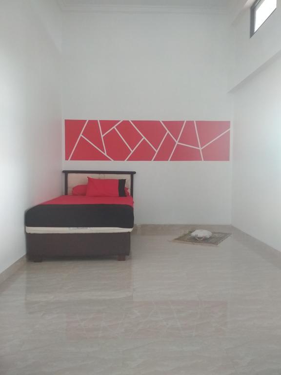 Almira Homestay Jambi Extérieur photo