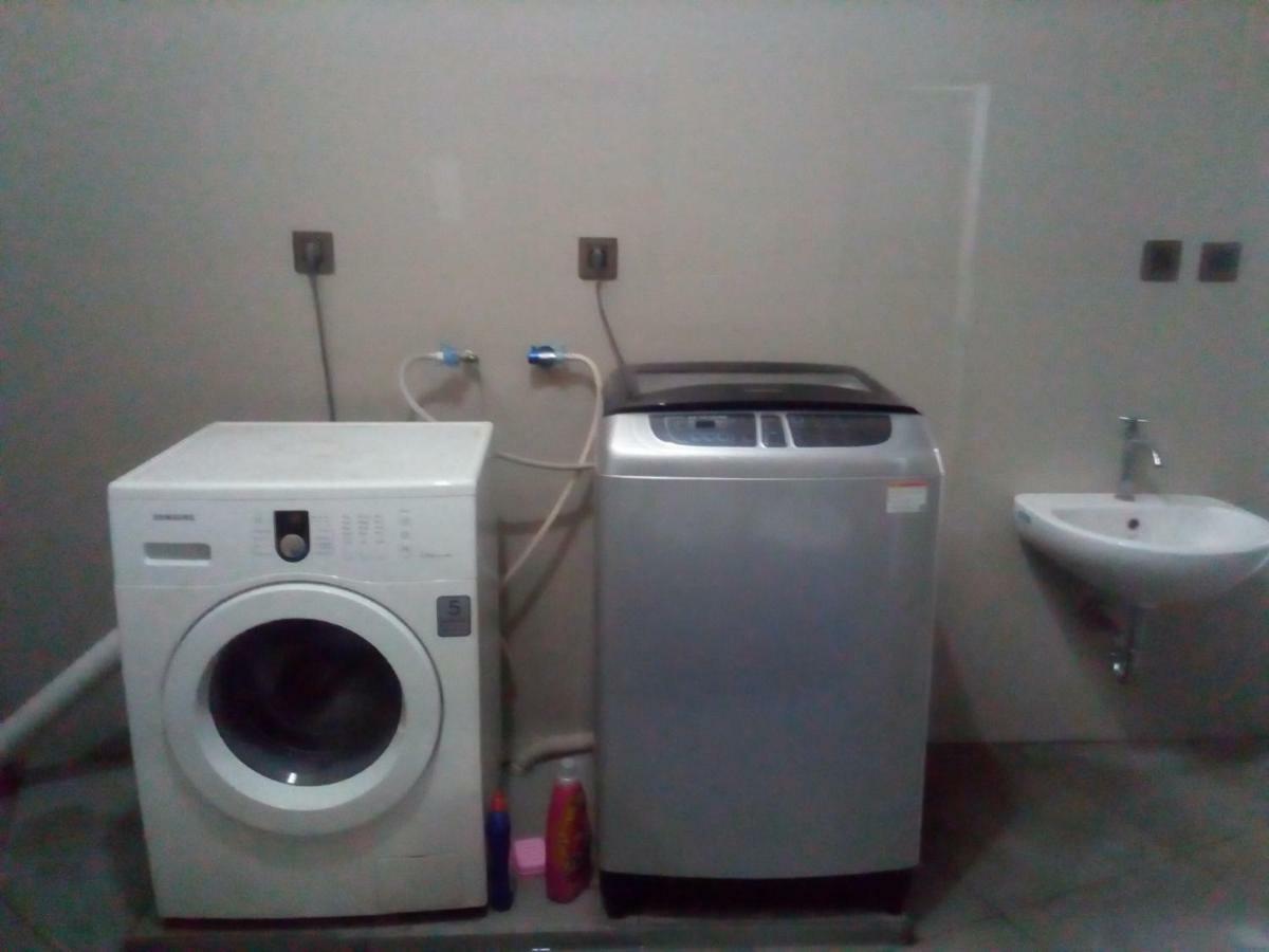 Almira Homestay Jambi Extérieur photo