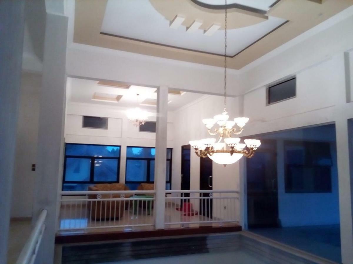 Almira Homestay Jambi Extérieur photo