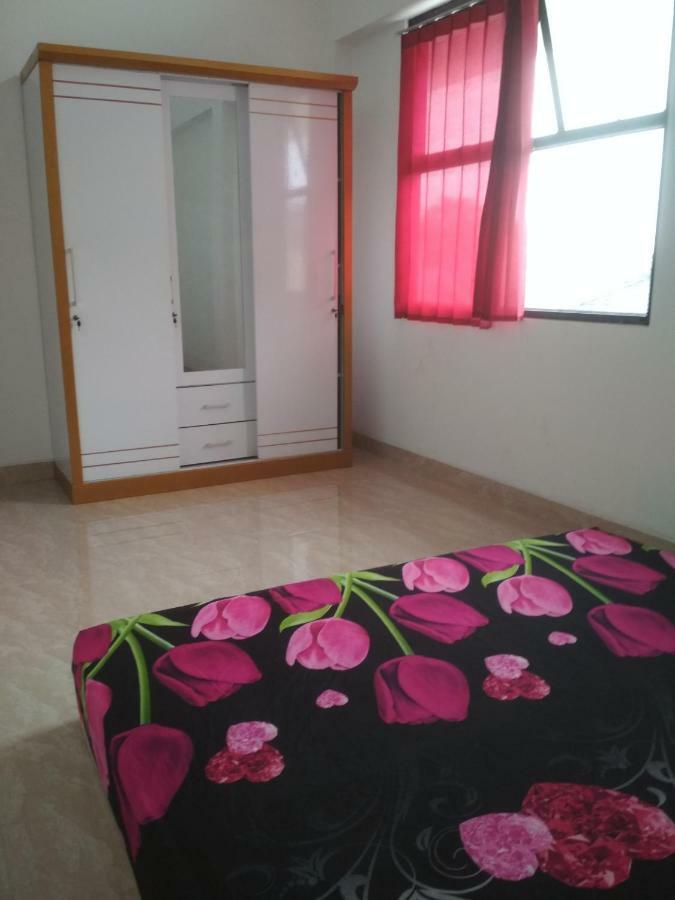 Almira Homestay Jambi Extérieur photo