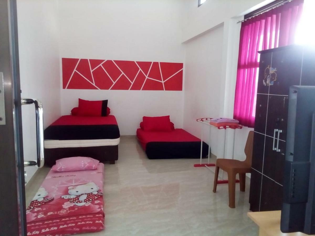 Almira Homestay Jambi Extérieur photo